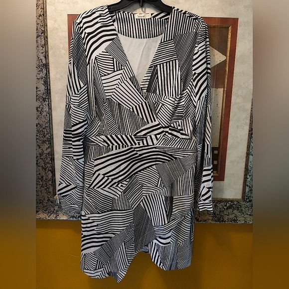 Lavand. Black and White Mitty Dress - Picture 1 of 6